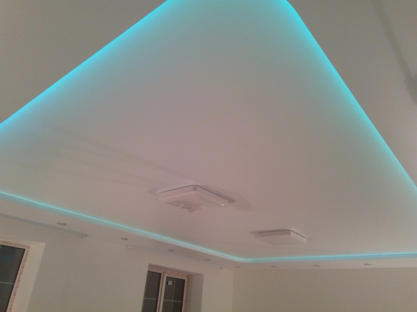 Фото потолка с подсветкой