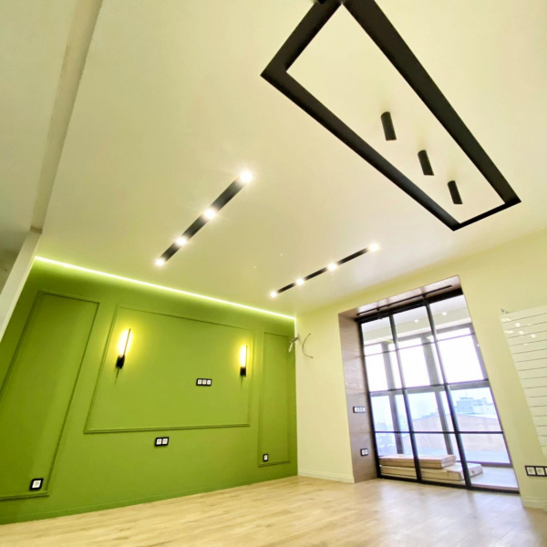 Фото тканевого натяжного потолка в гостиную