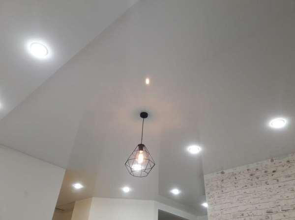 Фото белого матового потолка