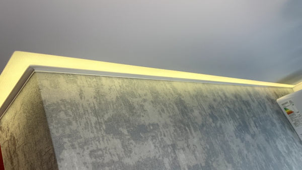 Наша работа - матовый натяжной потолок с подсветкой