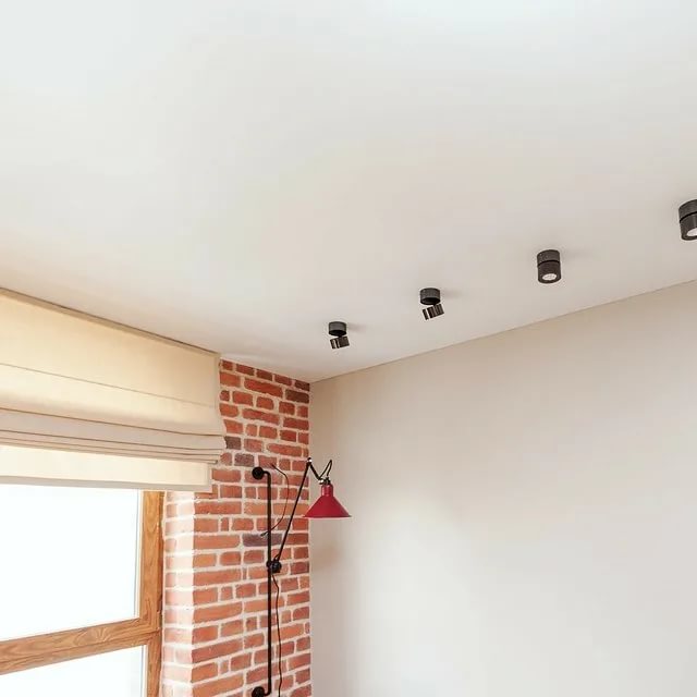 Натяжной потолок с теневым профилем в два уровня